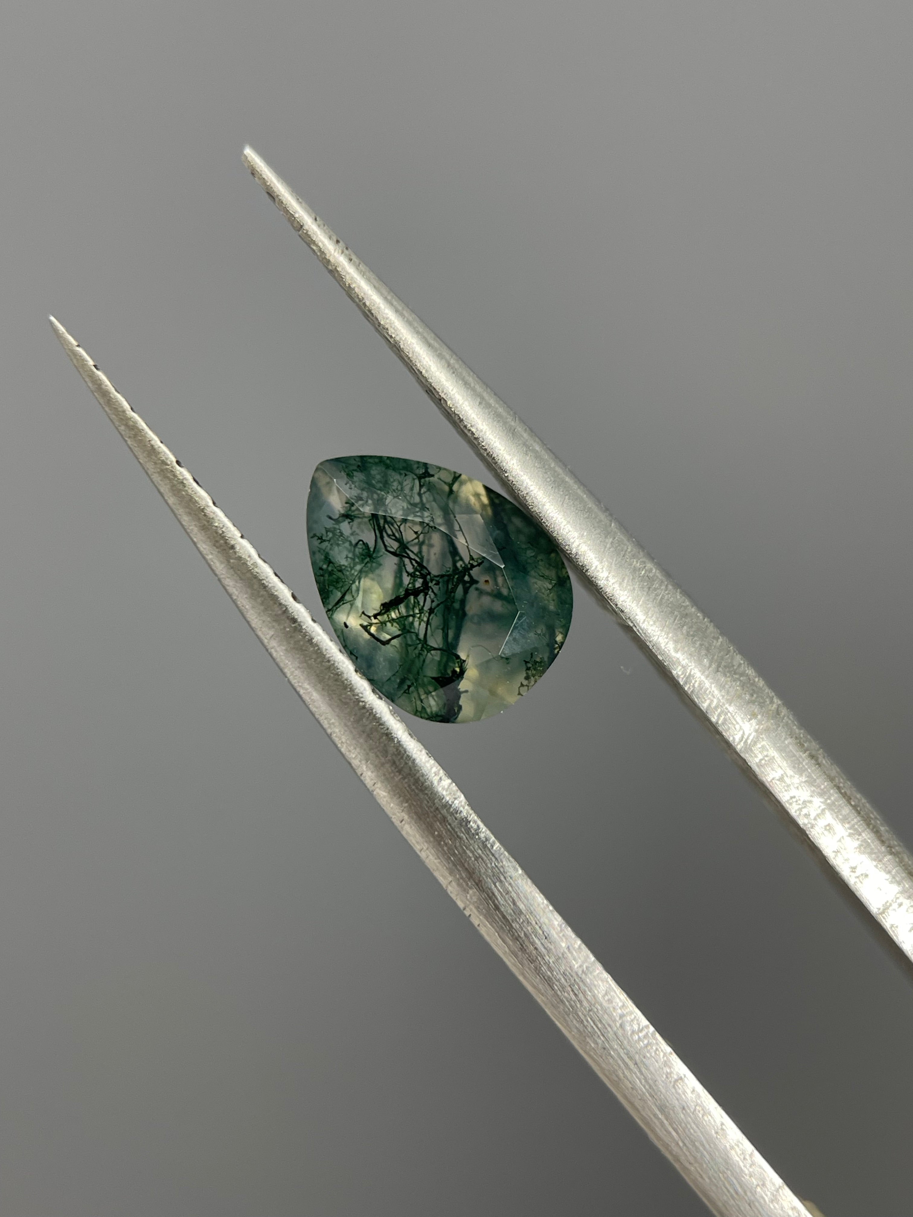 0.95ct Pear Cut Moss Agate Gemstone
