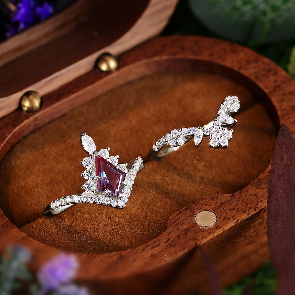 Bague de fiançailles avec halo d'émeraude ovale de laboratoire de 1 ct