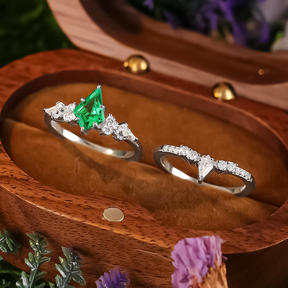 Anillo de compromiso con halo de esmeraldas de laboratorio ovaladas de 1 ct