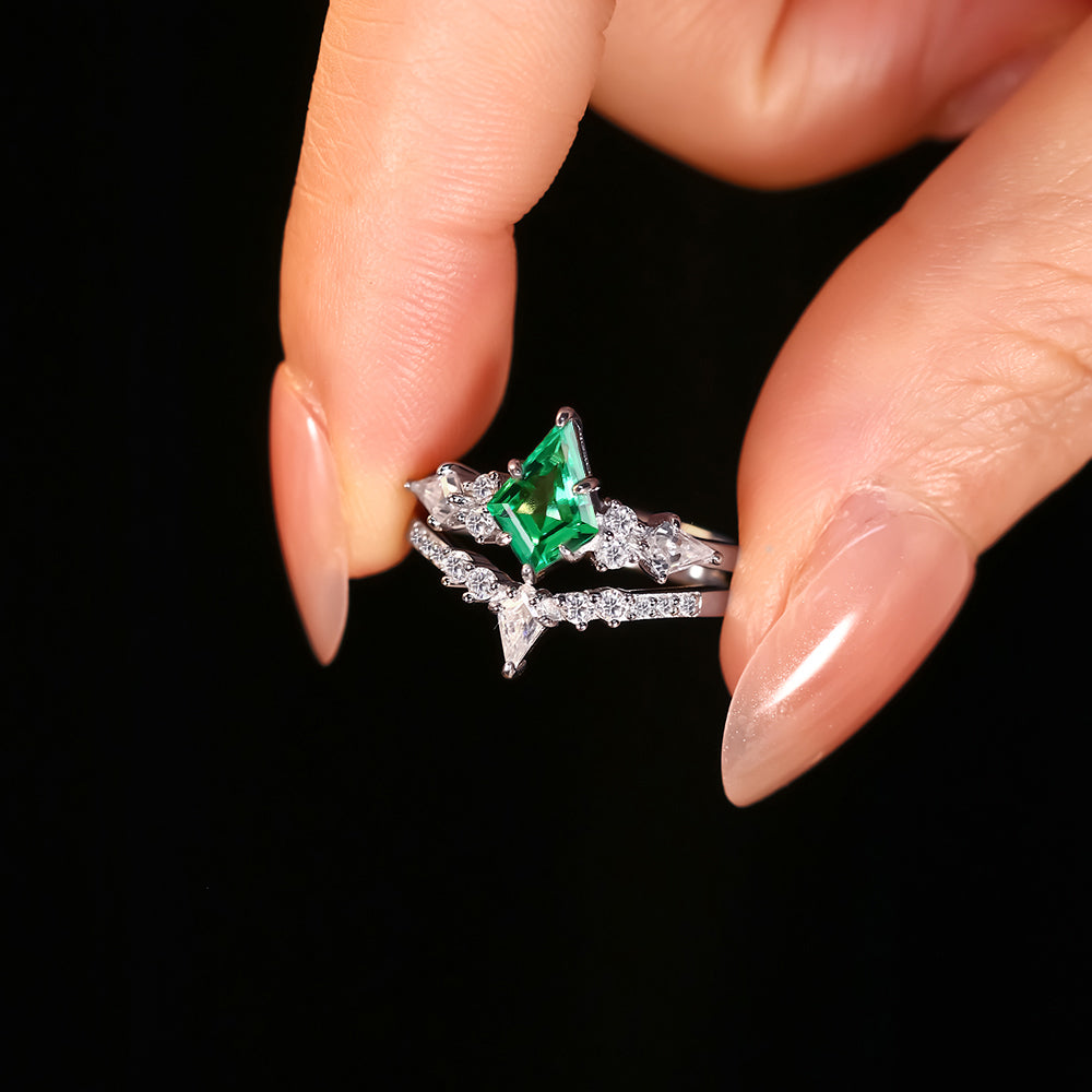 Anillo de compromiso con halo de esmeraldas de laboratorio ovaladas de 1 ct