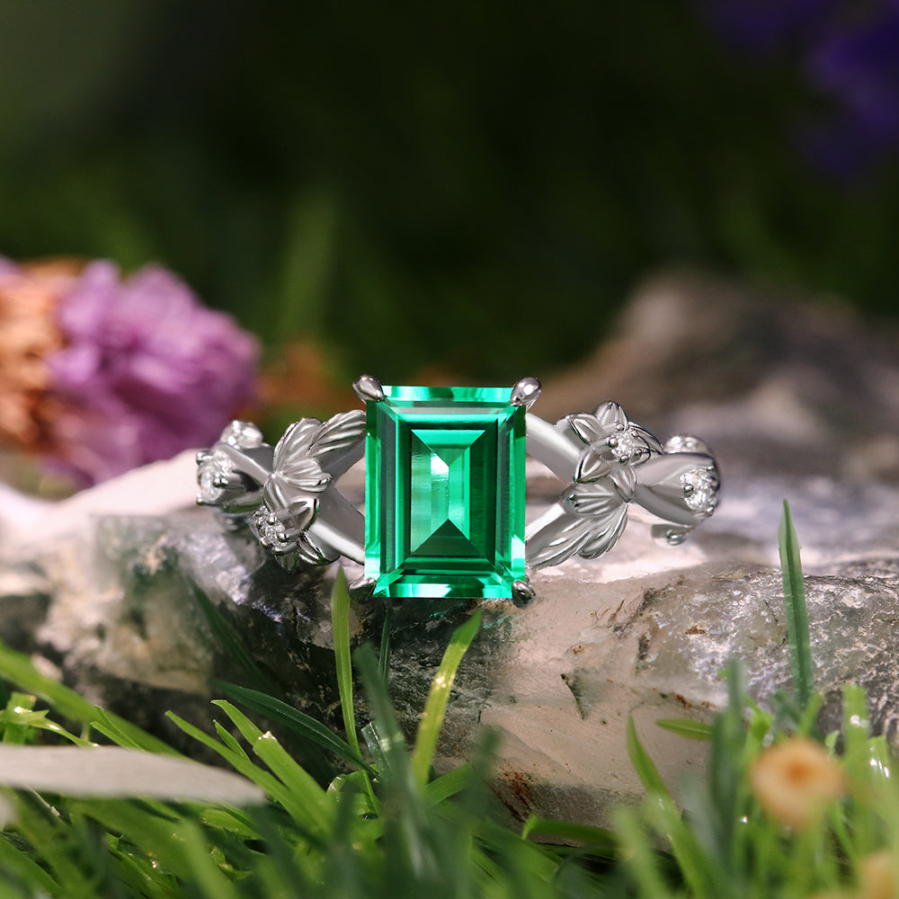 Anillo de compromiso con halo de esmeraldas de laboratorio ovaladas de 1 ct