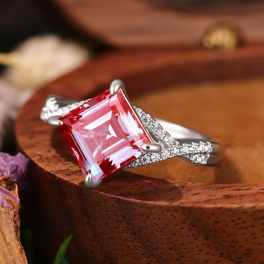 Anillo de compromiso con halo de esmeraldas de laboratorio ovaladas de 1 ct