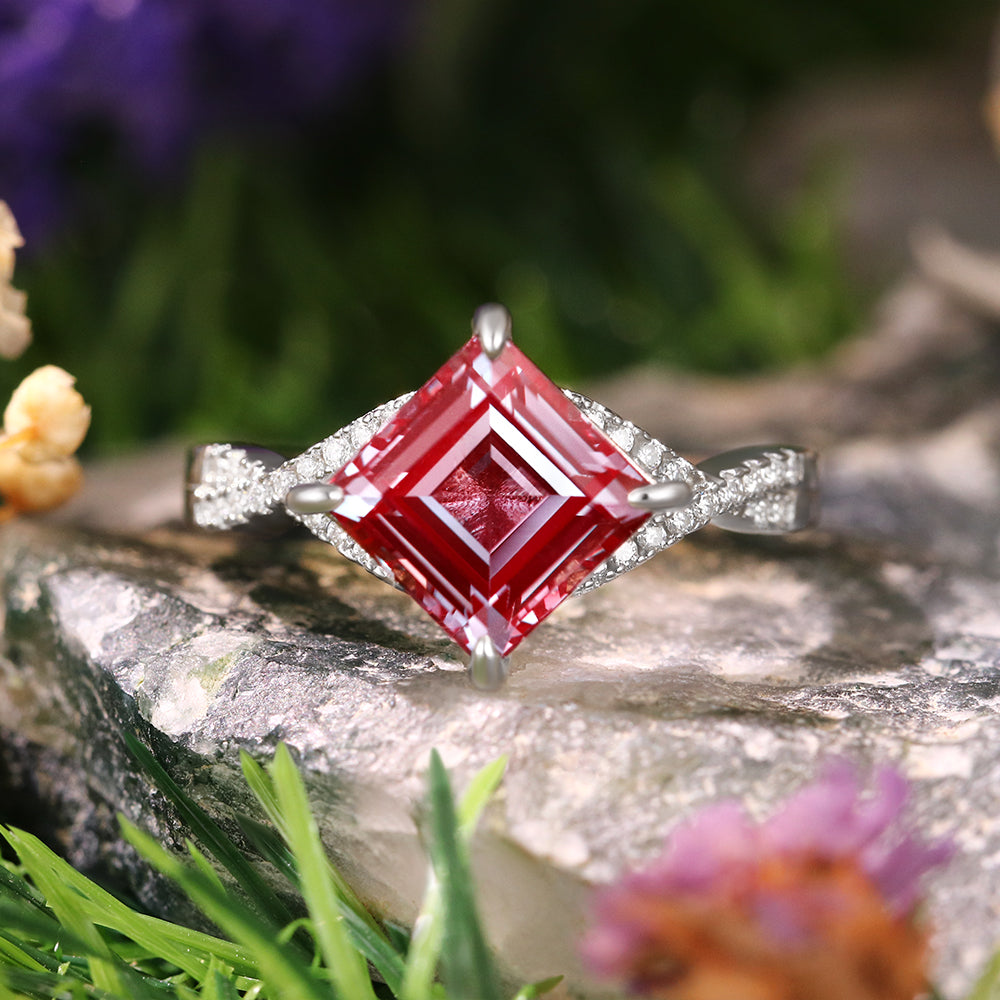 Anillo de compromiso con halo de esmeraldas de laboratorio ovaladas de 1 ct