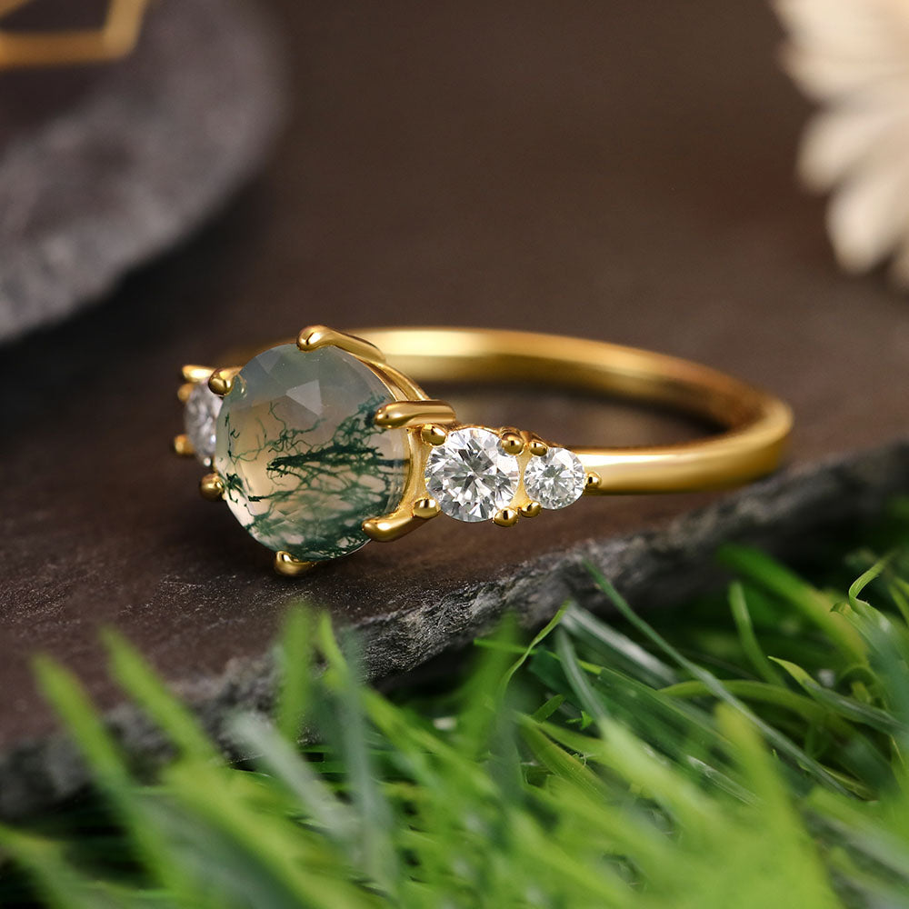 Anillo de compromiso con halo de esmeraldas de laboratorio ovaladas de 1 ct