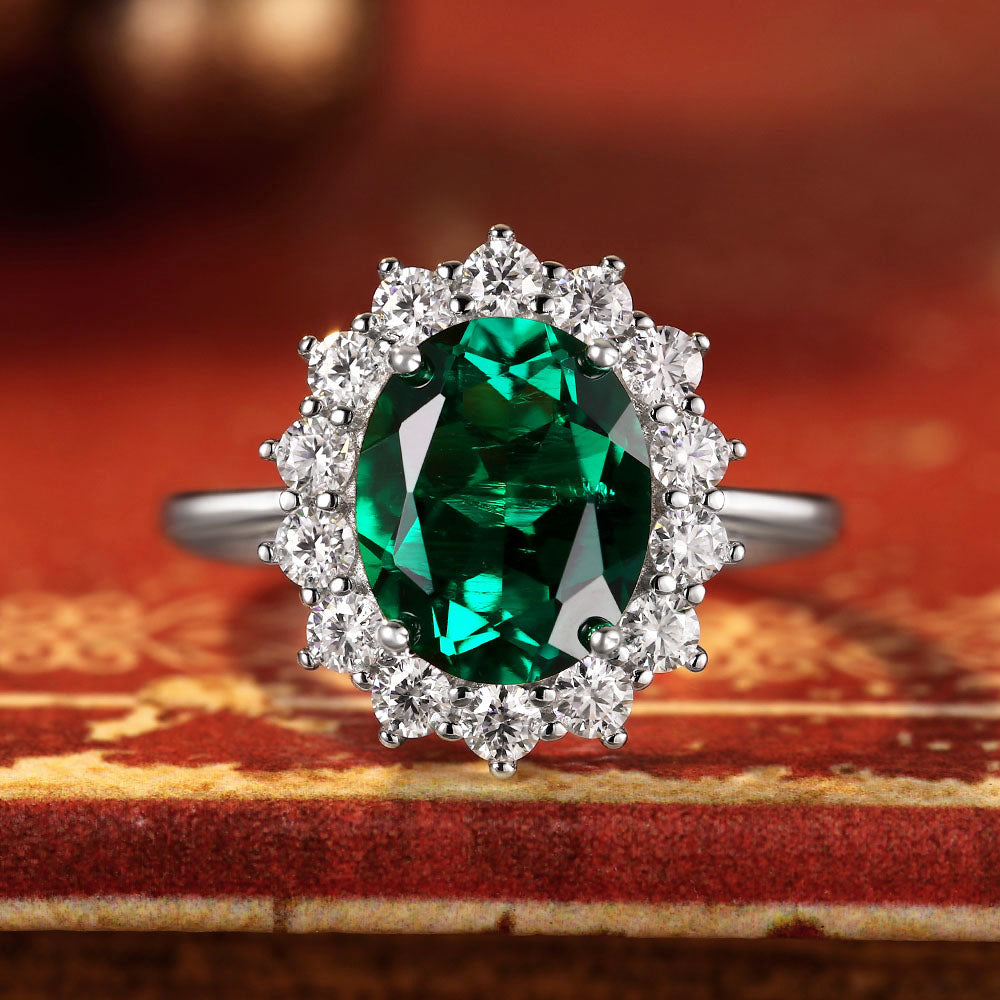 Bague de fiançailles avec halo d'émeraude ovale de laboratoire de 1 ct