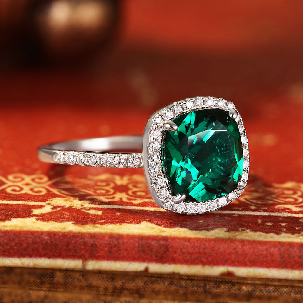 Bague de fiançailles avec halo d'émeraude ovale de laboratoire de 1 ct