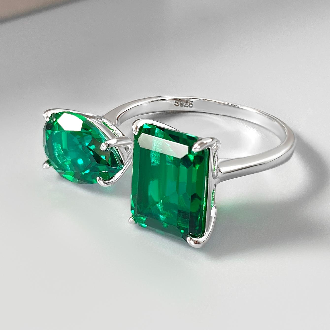 Anillo de compromiso con halo de esmeraldas de laboratorio ovaladas de 1 ct