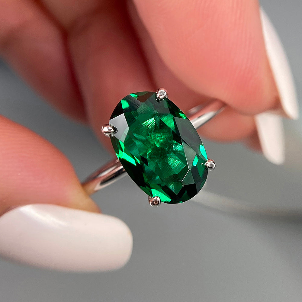 Anillo de compromiso con halo de esmeraldas de laboratorio ovaladas de 1 ct