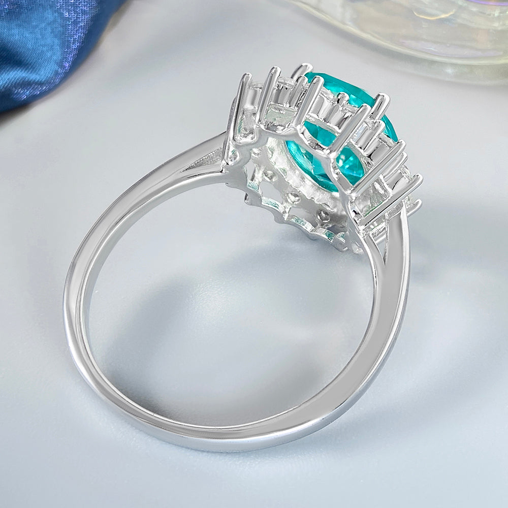 Bague de fiançailles avec halo d'émeraude ovale de laboratoire de 1 ct