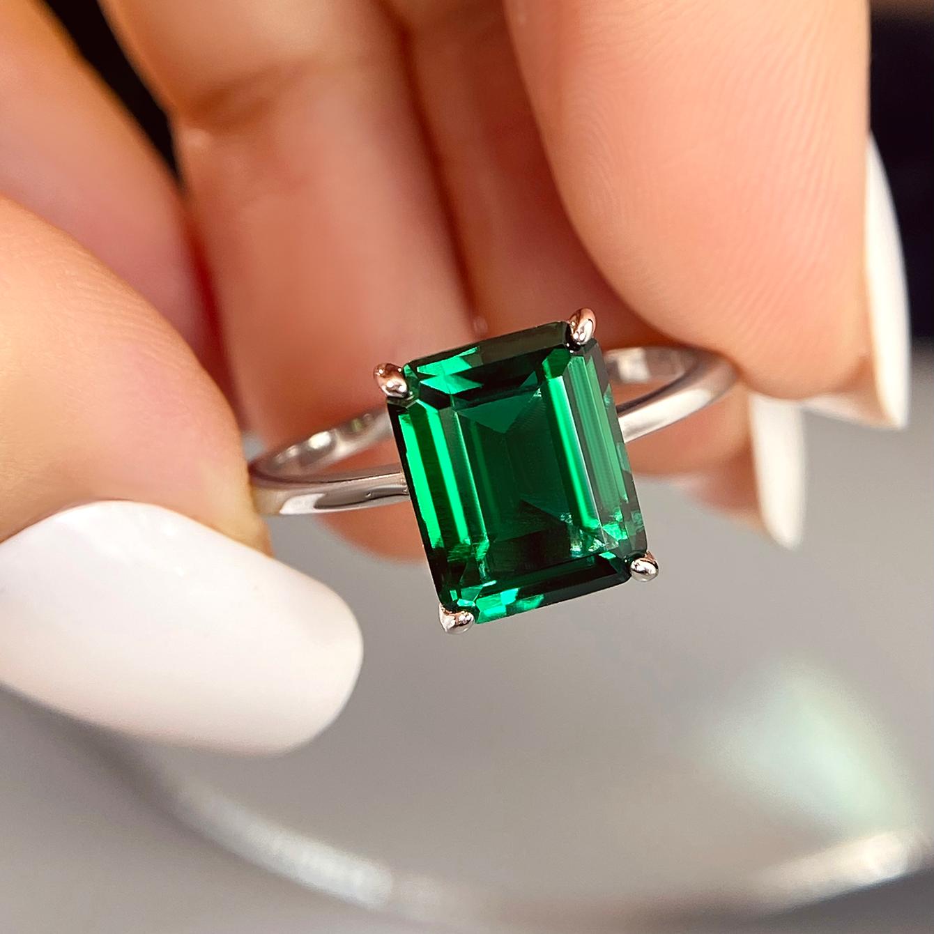 Bague de fiançailles avec halo d'émeraude ovale de laboratoire de 1 ct