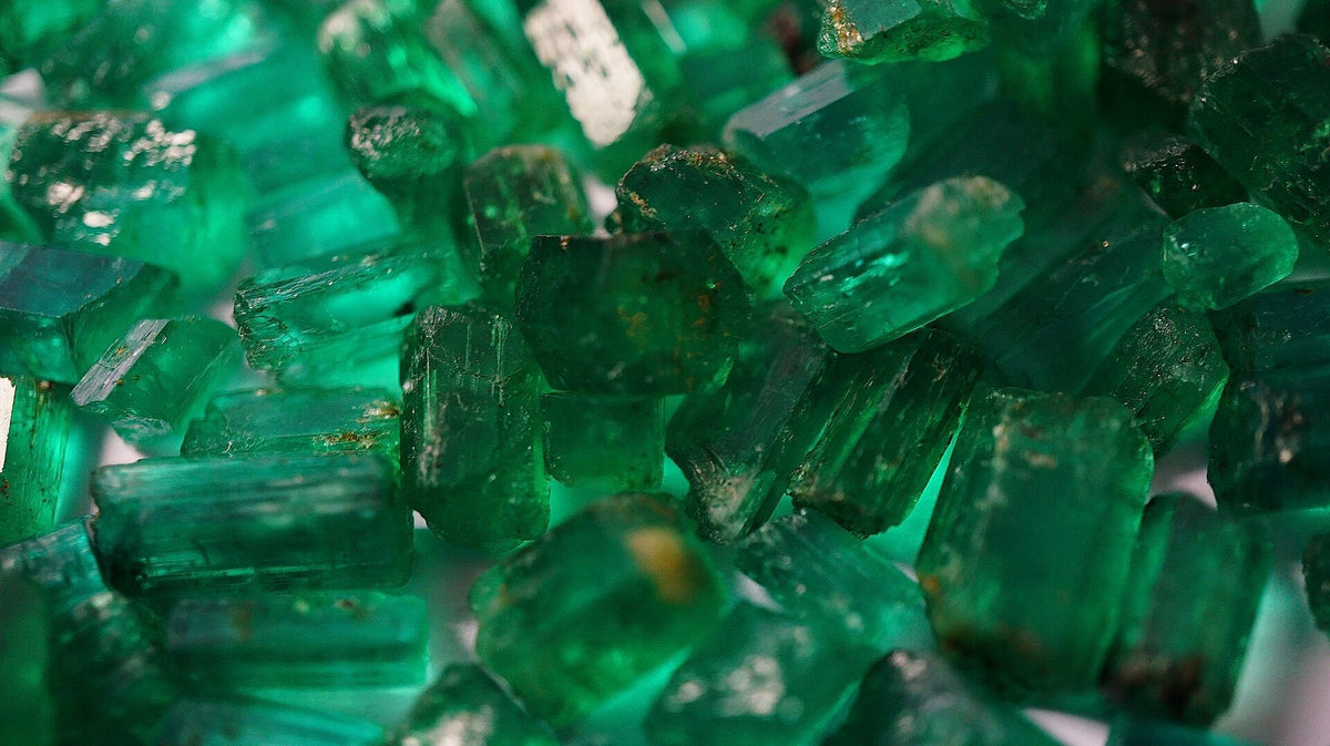 Lab Emerald vs. Natural Emerald: A Beauty and Value Comparison