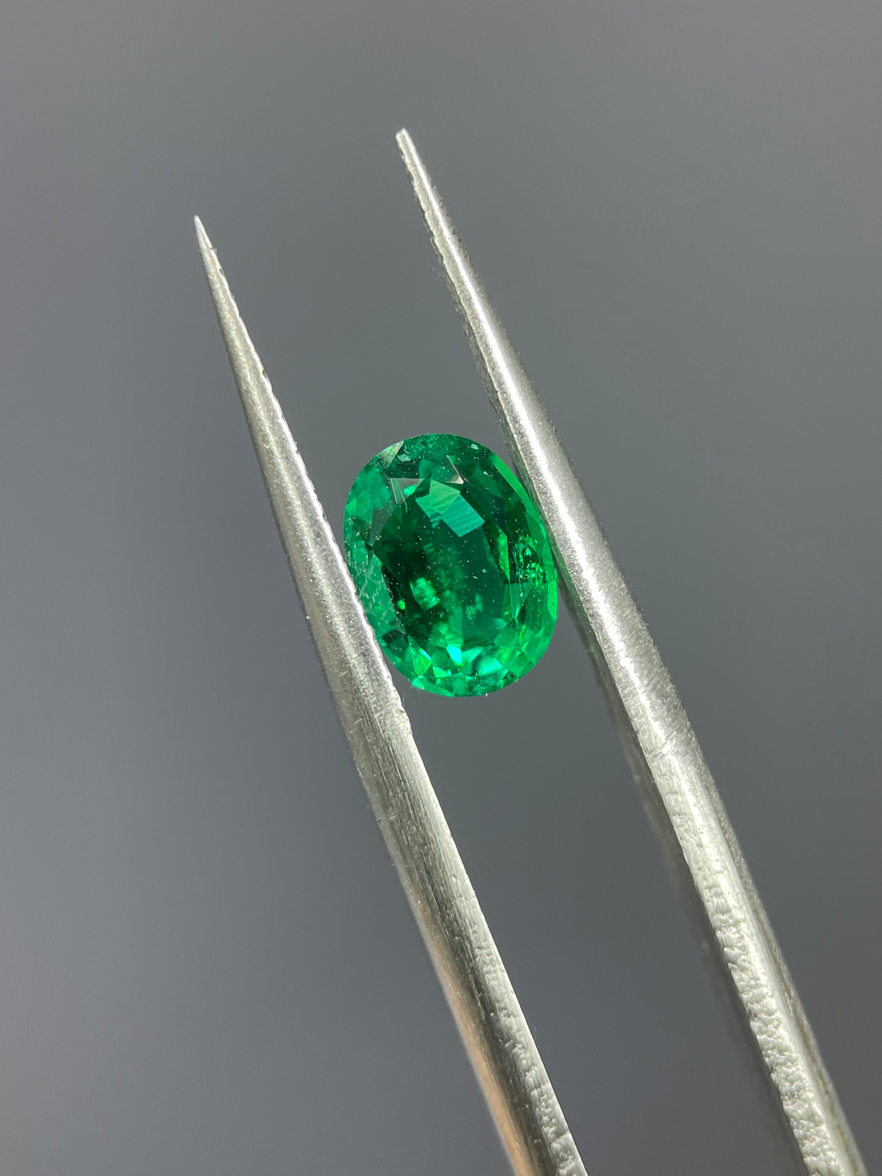1.25 ct Oval Cut Lab Emerald Gemstone