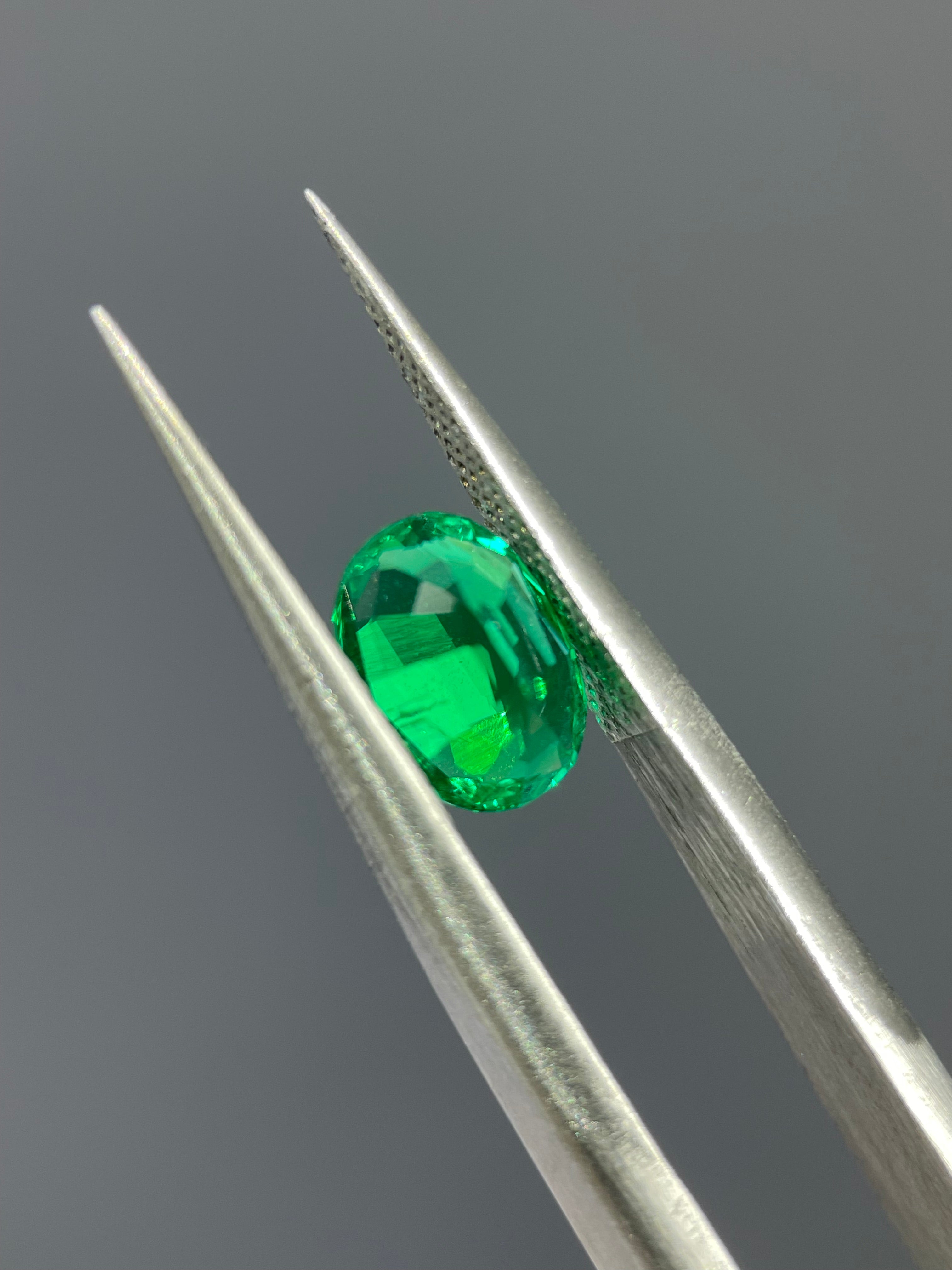 1.25 ct Oval Cut Lab Emerald Gemstone