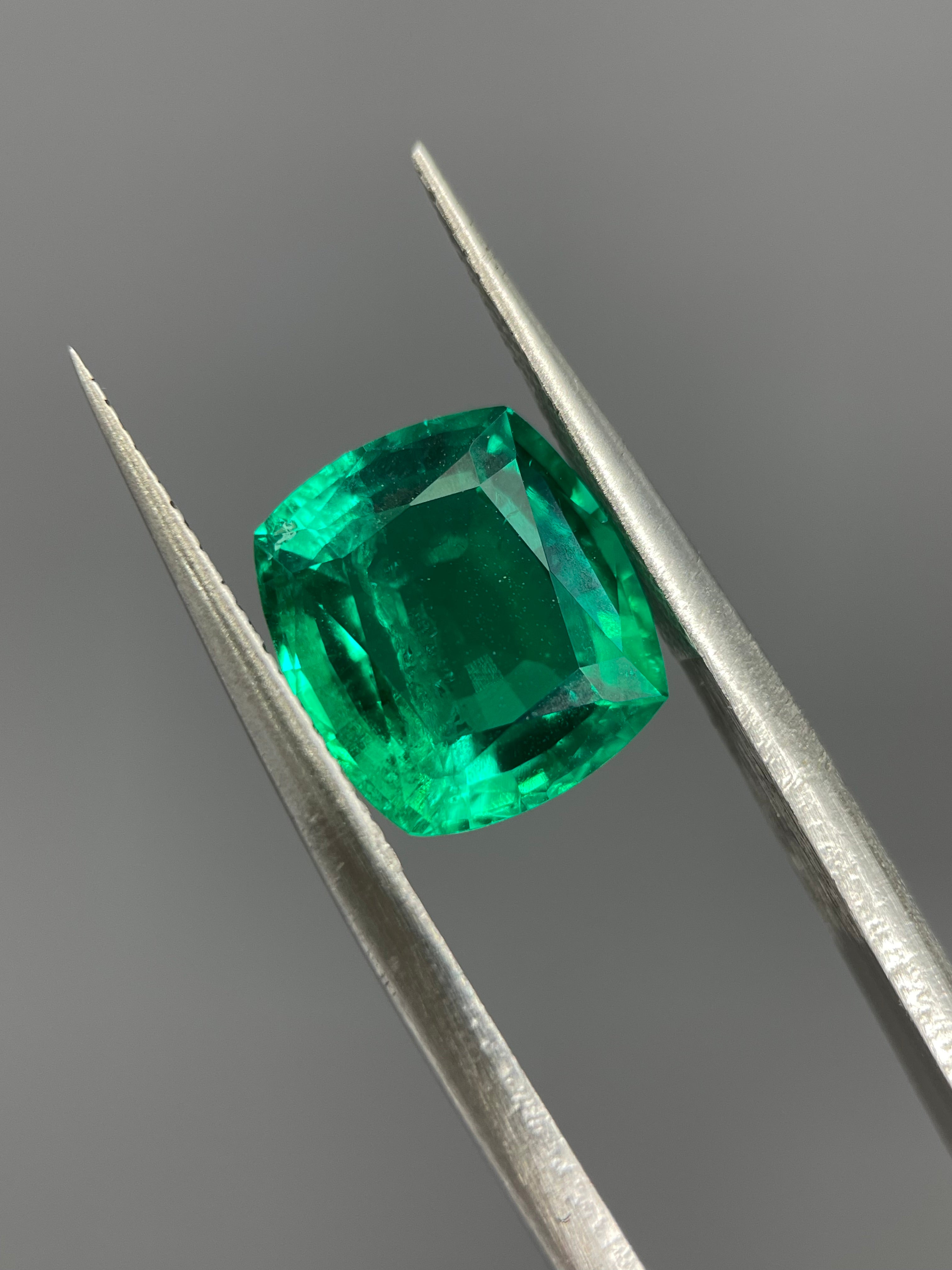 4.25 ct Cushion Cut Lab Emerald Gemstone