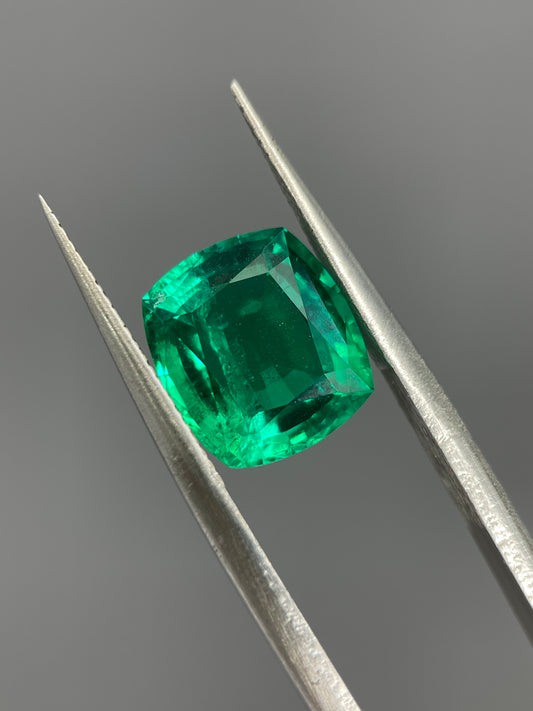 4.25 ct Cushion Cut Lab Emerald Gemstone