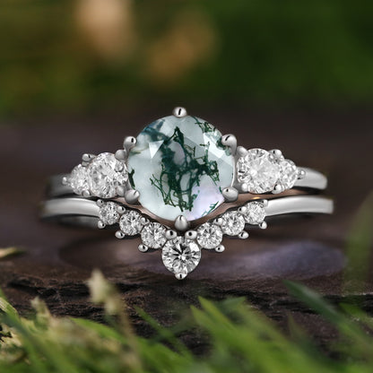 Anillo de compromiso con halo de esmeraldas de laboratorio ovaladas de 1 ct