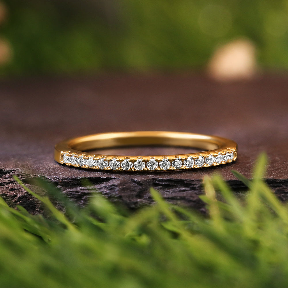 Anillo de compromiso con halo de esmeraldas de laboratorio ovaladas de 1 ct