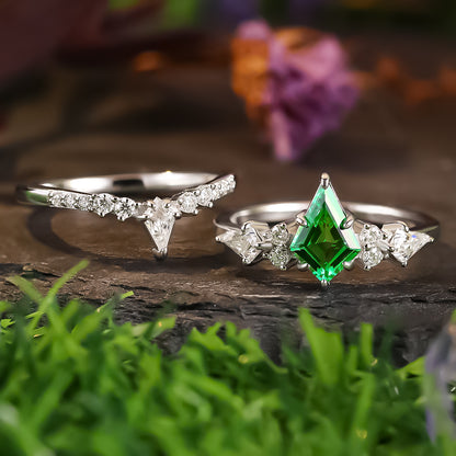 Anillo de compromiso con halo de esmeraldas de laboratorio ovaladas de 1 ct