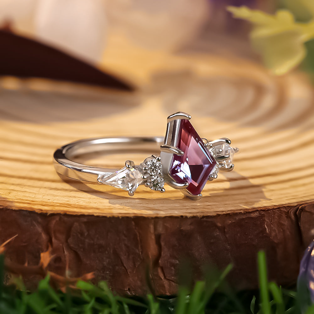 Anillo de compromiso con halo de esmeraldas de laboratorio ovaladas de 1 ct