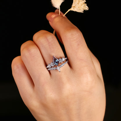 Bague de fiançailles avec halo d'émeraude ovale de laboratoire de 1 ct