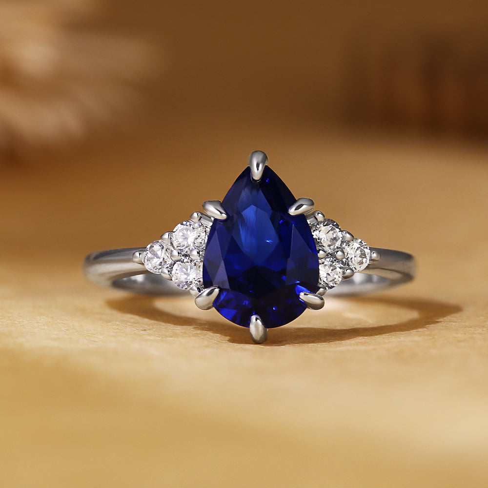 Anillo de compromiso con halo de esmeraldas de laboratorio ovaladas de 1 ct
