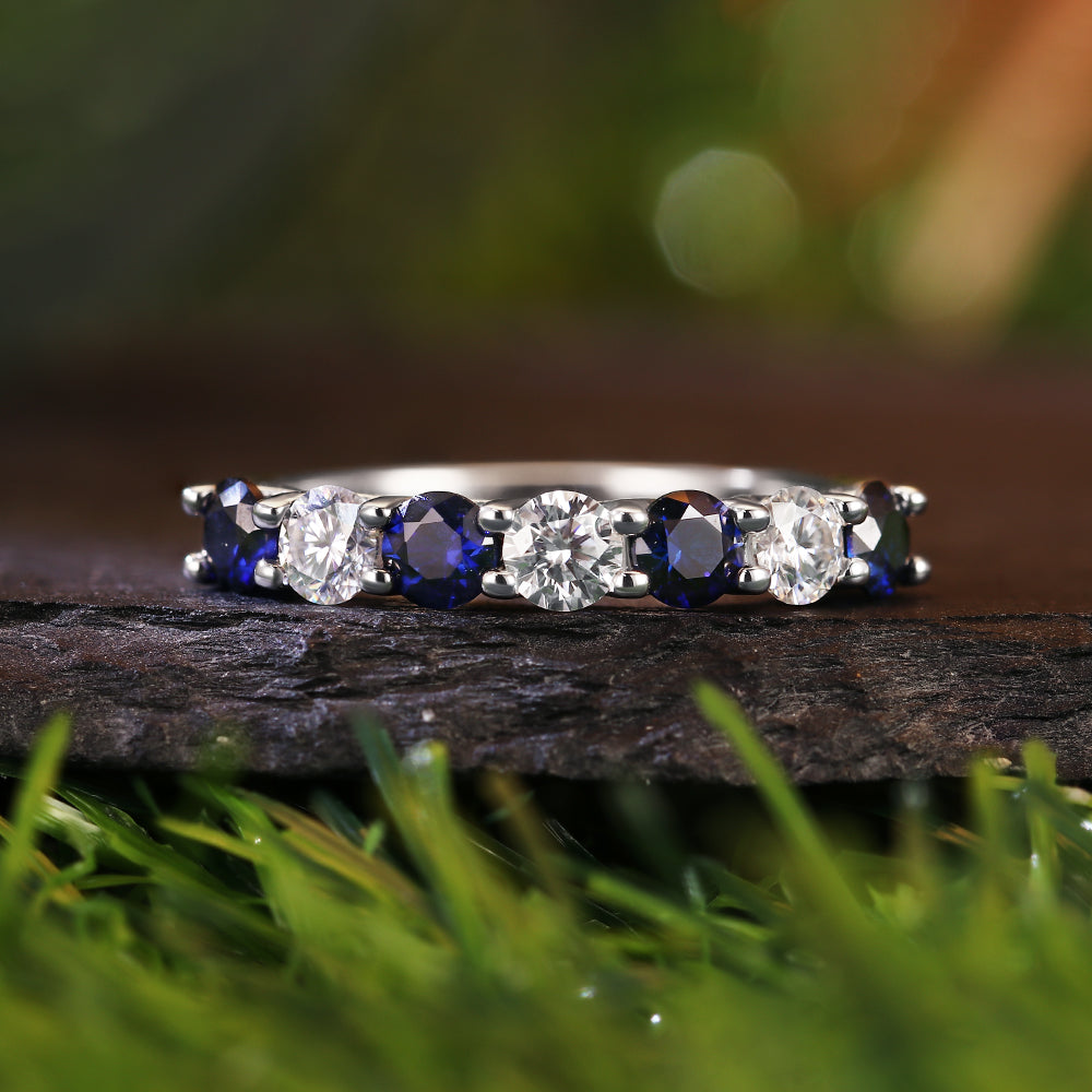 Bague de fiançailles avec halo d'émeraude ovale de laboratoire de 1 ct