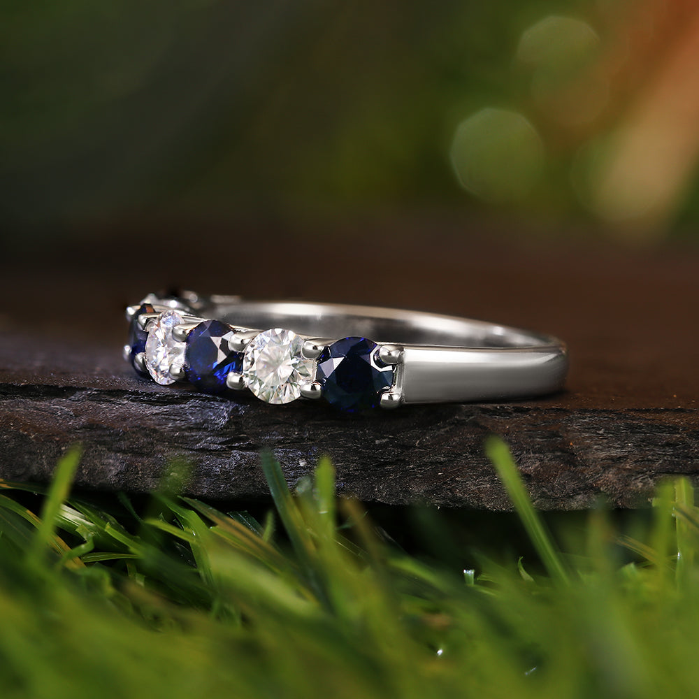 Bague de fiançailles avec halo d'émeraude ovale de laboratoire de 1 ct