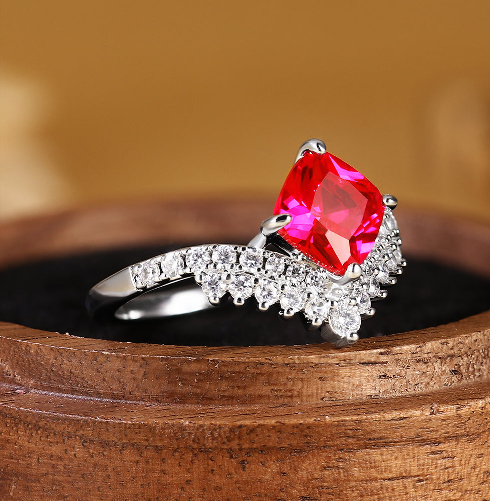 Anillo de compromiso con halo de esmeraldas de laboratorio ovaladas de 1 ct
