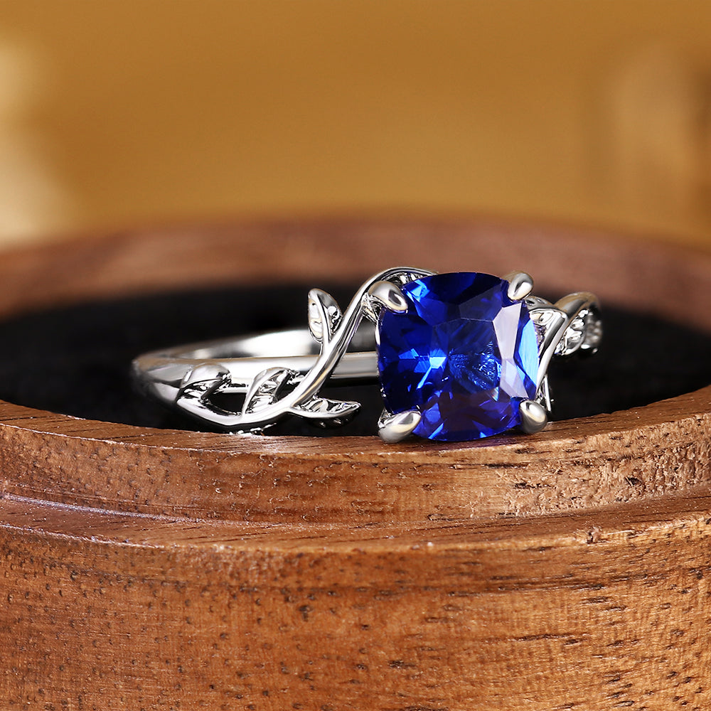 Anillo de compromiso con halo de esmeraldas de laboratorio ovaladas de 1 ct