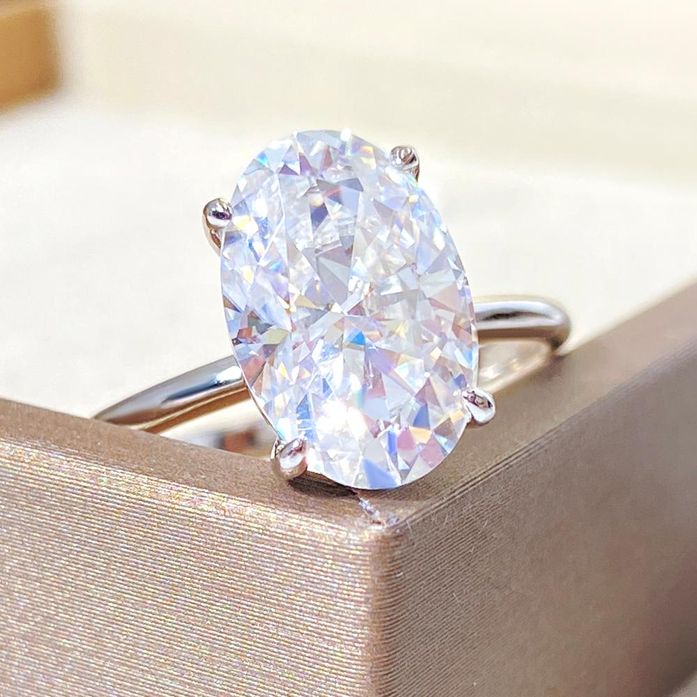 Anillo de compromiso con halo de esmeraldas de laboratorio ovaladas de 1 ct