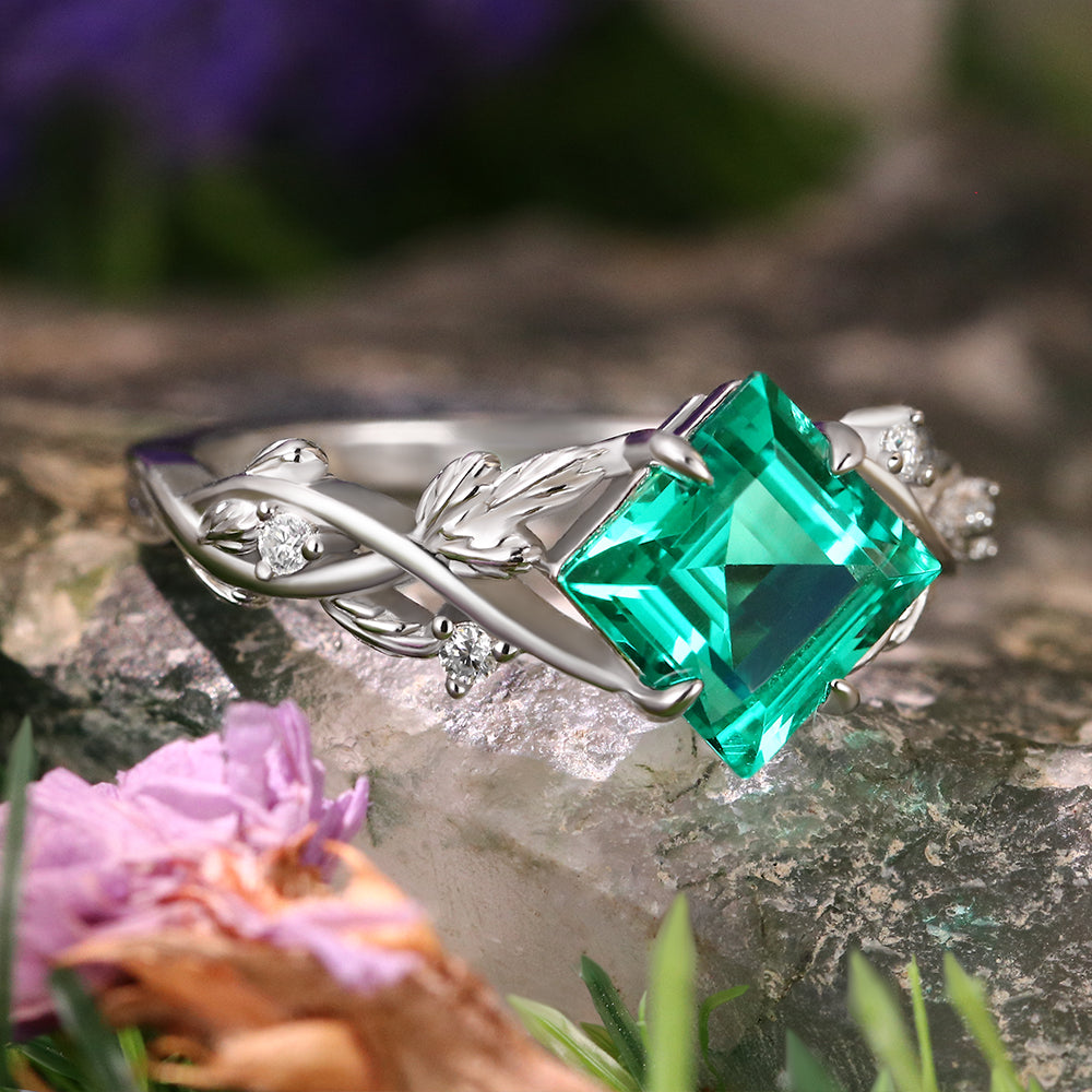 Anillo de compromiso con halo de esmeraldas de laboratorio ovaladas de 1 ct