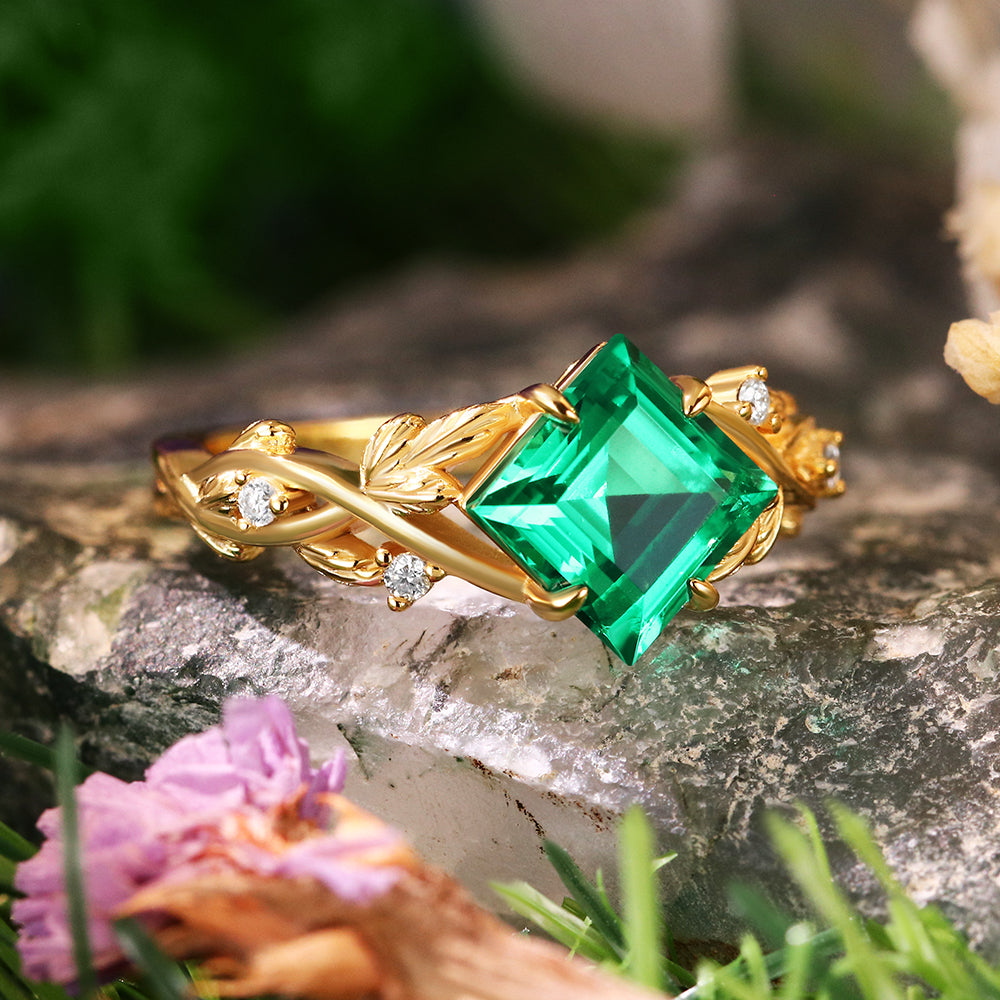 Anillo de compromiso con halo de esmeraldas de laboratorio ovaladas de 1 ct