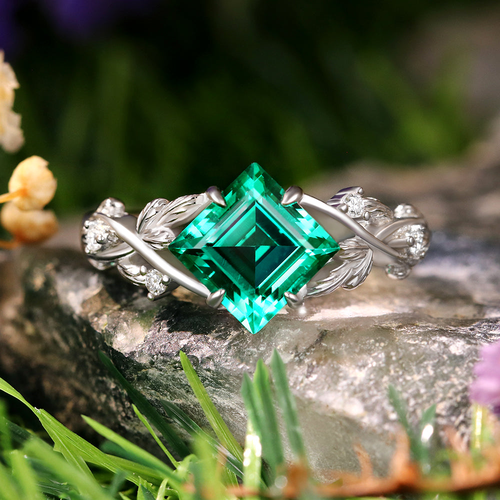 Bague de fiançailles avec halo d'émeraude ovale de laboratoire de 1 ct