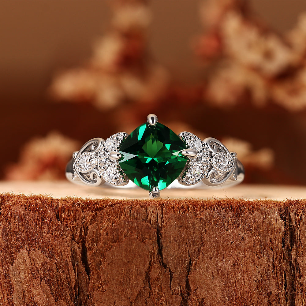 Anillo de compromiso con halo de esmeraldas de laboratorio ovaladas de 1 ct