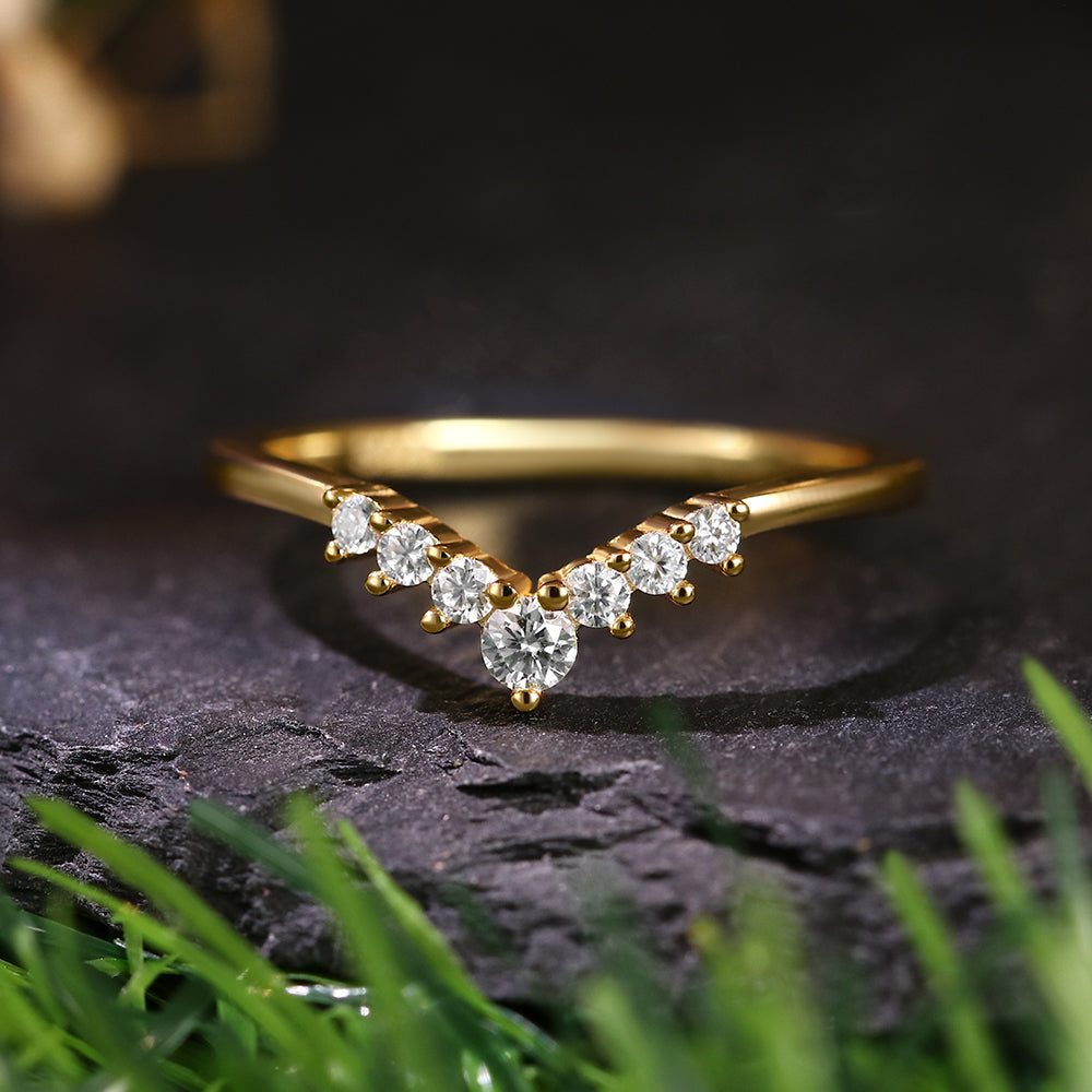 Round Cut Moissanite Curved Wedding Band