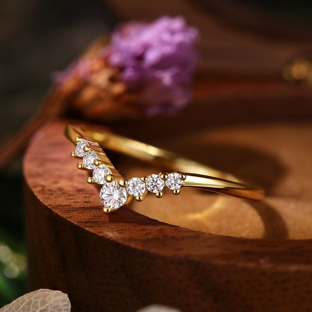 Round Cut Moissanite Curved Wedding Band