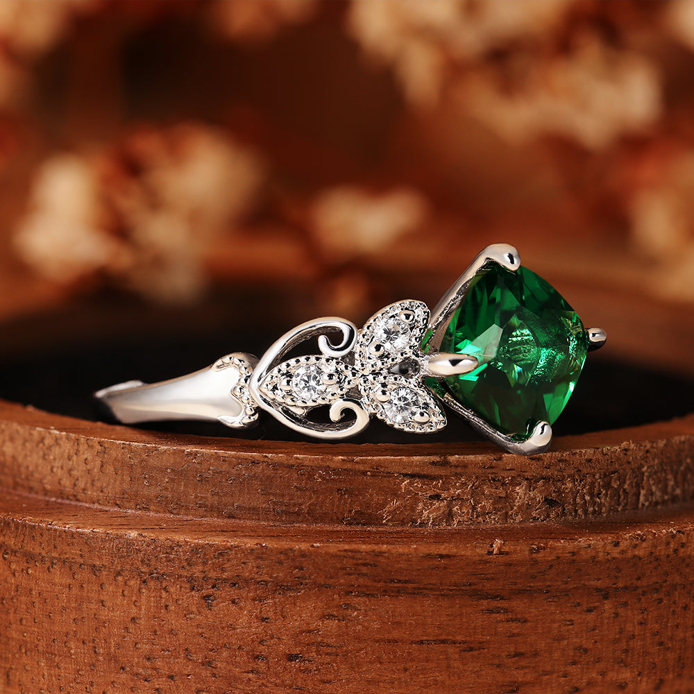Anillo de compromiso con halo de esmeraldas de laboratorio ovaladas de 1 ct