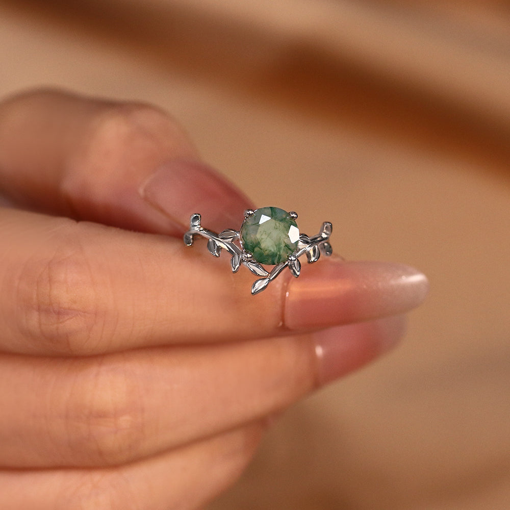 Bague de fiançailles avec halo d'émeraude ovale de laboratoire de 1 ct