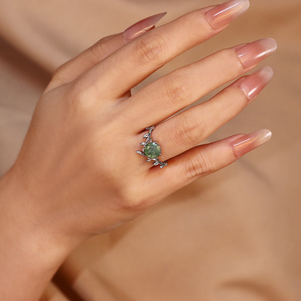 Bague de fiançailles avec halo d'émeraude ovale de laboratoire de 1 ct