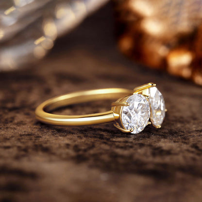 Anillo de compromiso con halo de esmeraldas de laboratorio ovaladas de 1 ct