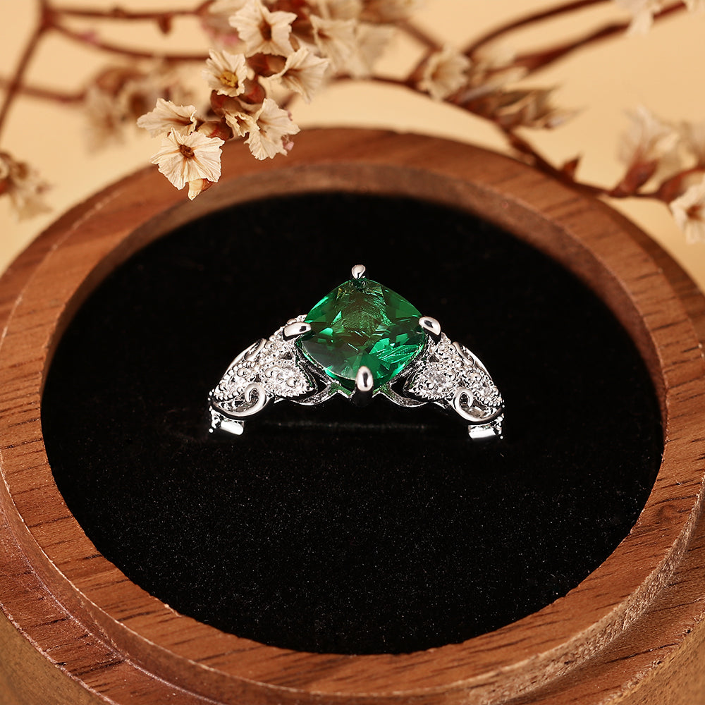 Anillo de compromiso con halo de esmeraldas de laboratorio ovaladas de 1 ct