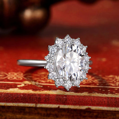 Bague de fiançailles avec halo d'émeraude ovale de laboratoire de 1 ct