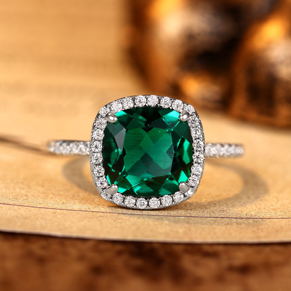 Bague de fiançailles avec halo d'émeraude ovale de laboratoire de 1 ct