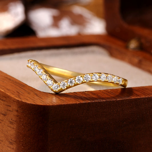 Round Cut Moissanite Curved Wedding Ring