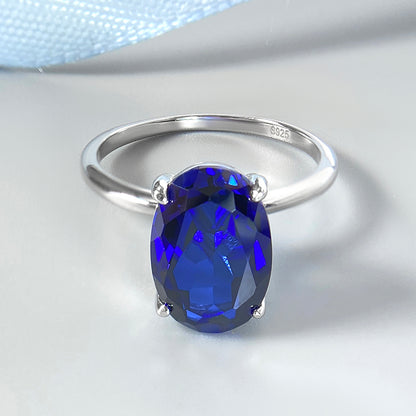Anillo de compromiso de tres piedras con zafiro azul de laboratorio redondo de 6 ct
