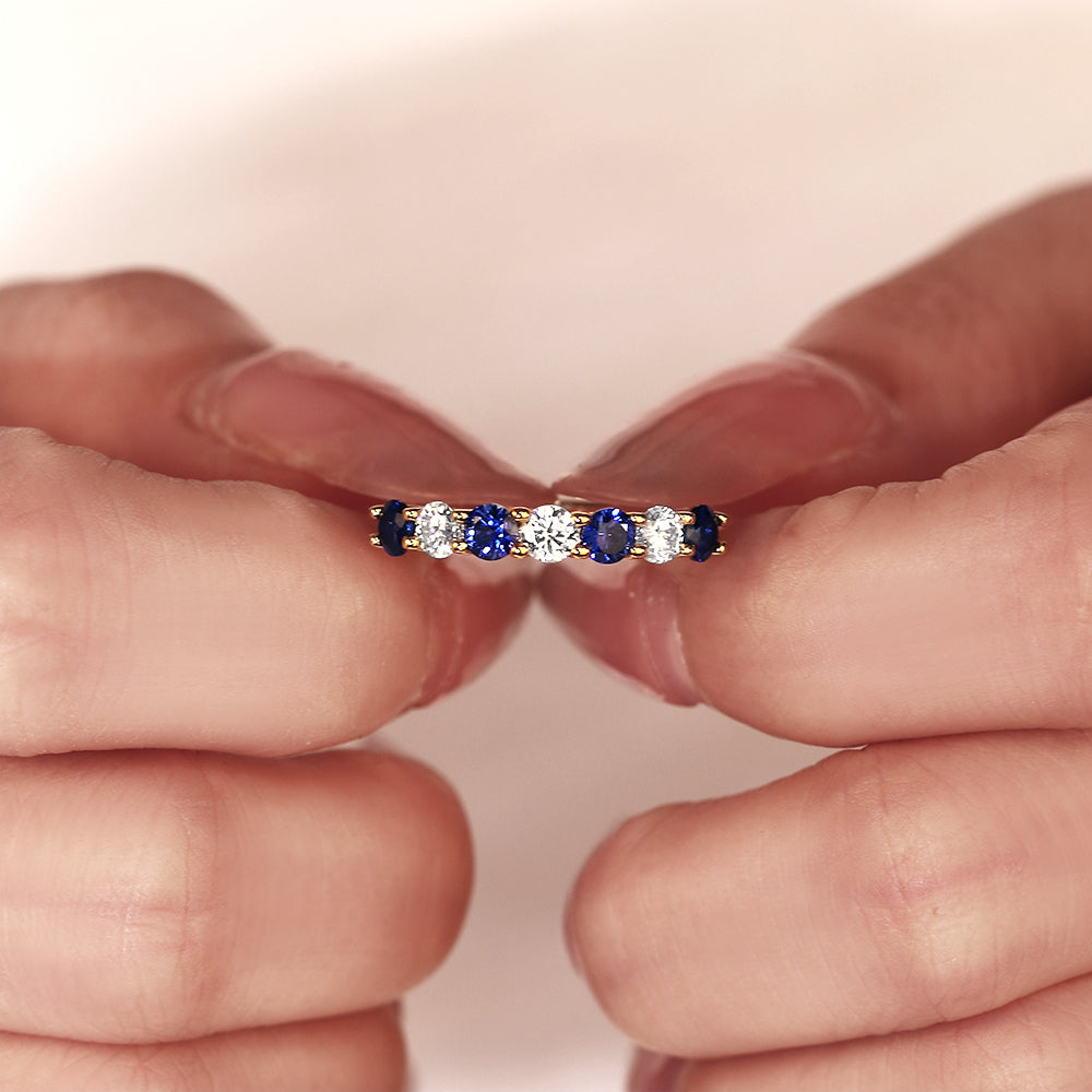Anillo de compromiso con halo de esmeraldas de laboratorio ovaladas de 1 ct