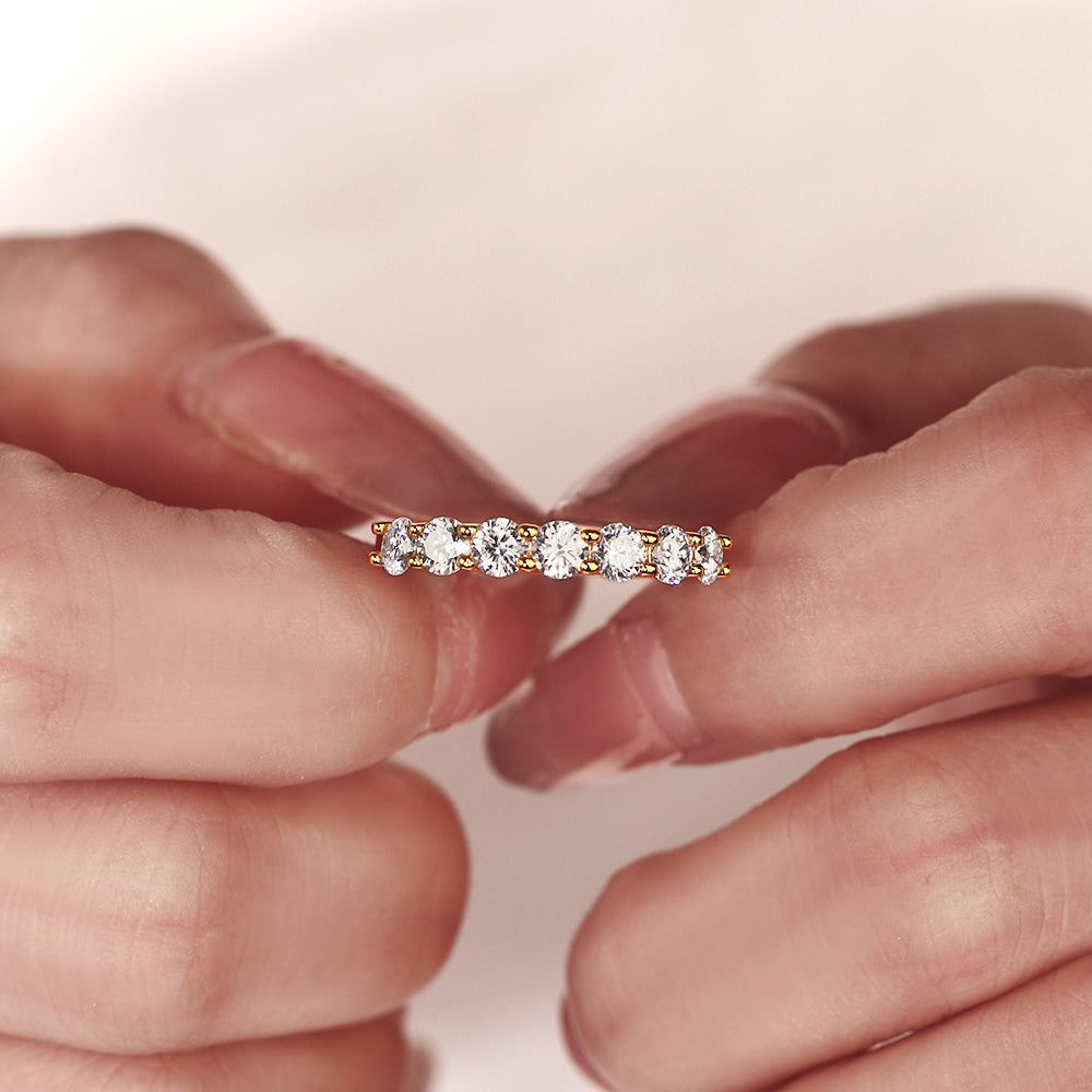 Bague de fiançailles avec halo d'émeraude ovale de laboratoire de 1 ct
