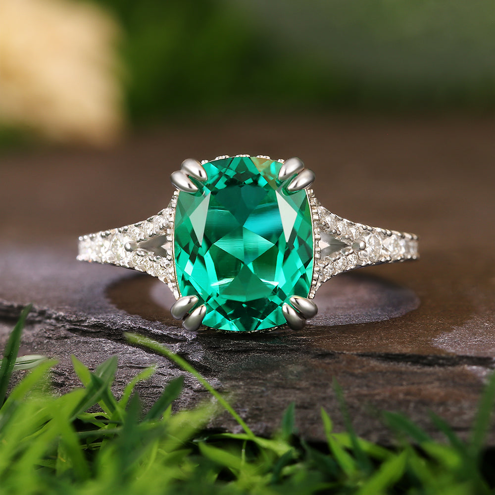 Bague de fiançailles avec halo d'émeraude ovale de laboratoire de 1 ct