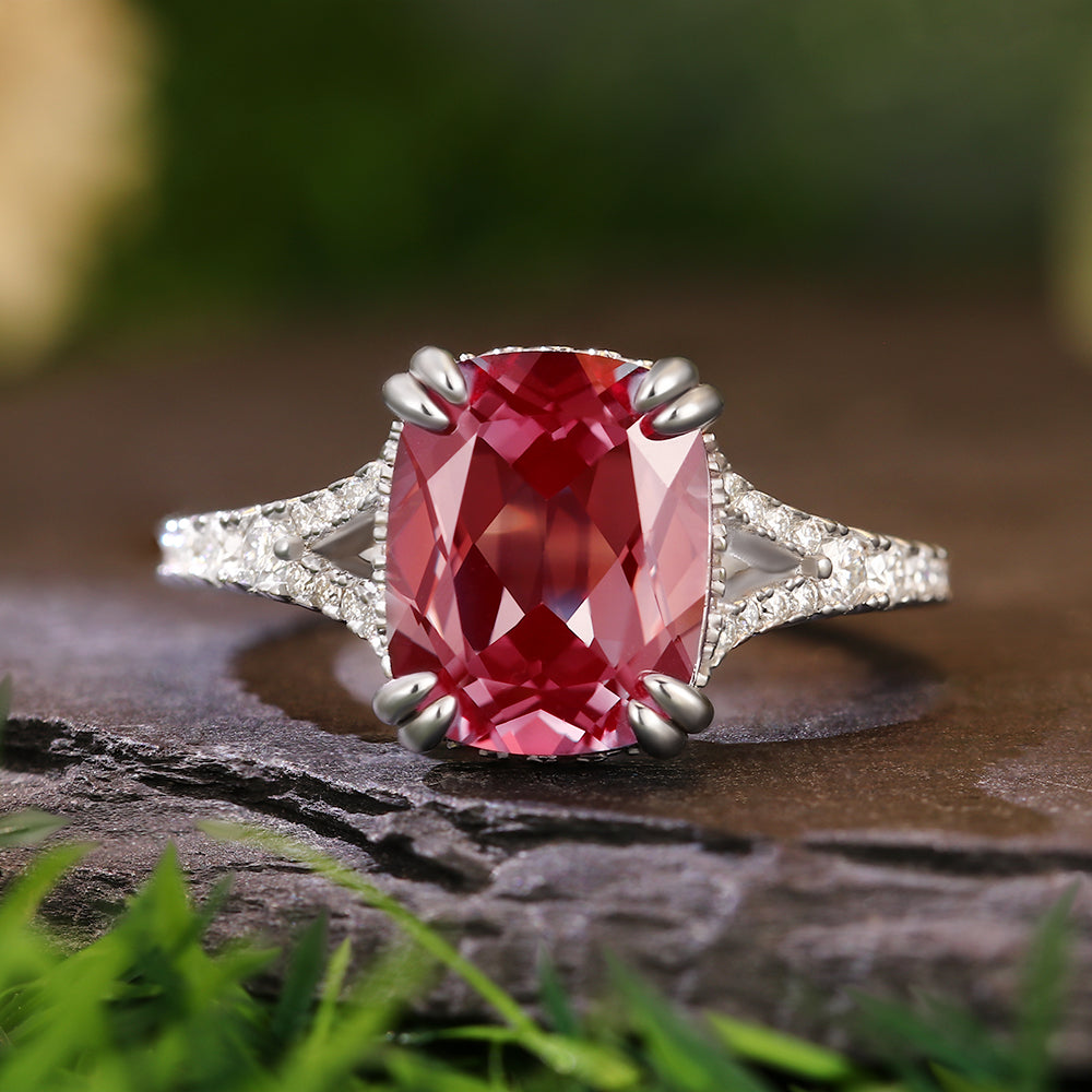 Bague de fiançailles avec halo d'émeraude ovale de laboratoire de 1 ct