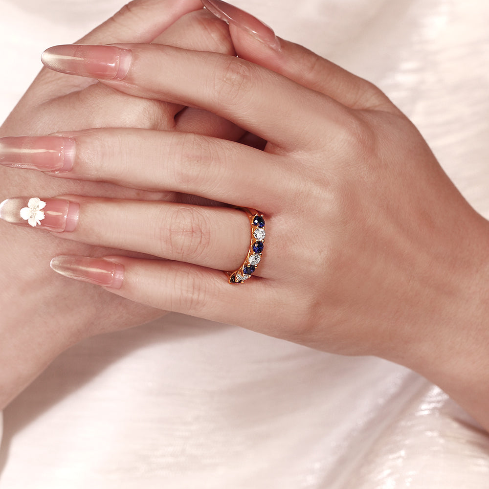 Anillo de compromiso con halo de esmeraldas de laboratorio ovaladas de 1 ct